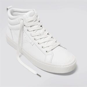 NIB • Cariuma • White High-Top Sneakers with Green Lining